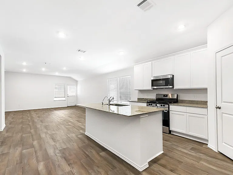 3710 Turnpike Dr — Photo 9