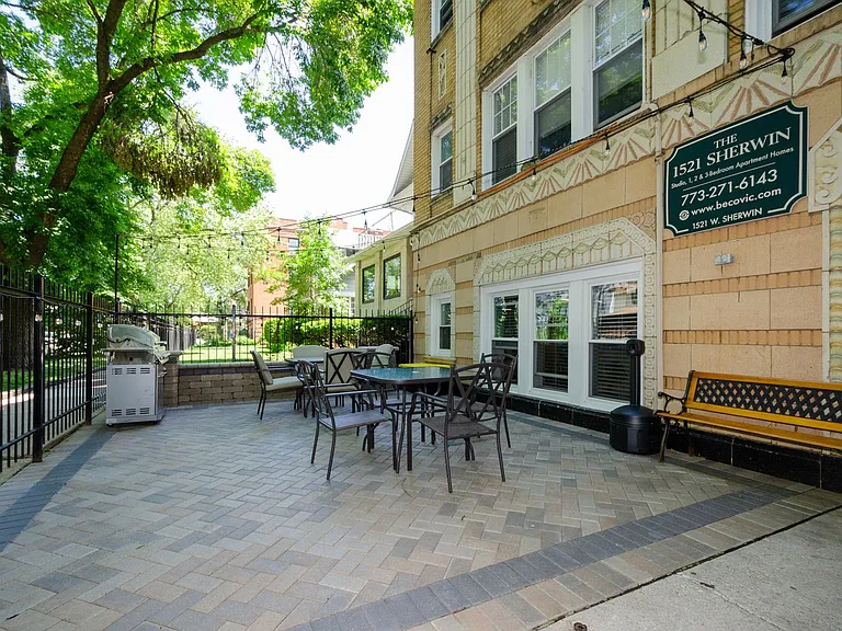 The 1521 Sherwin — Photo 11