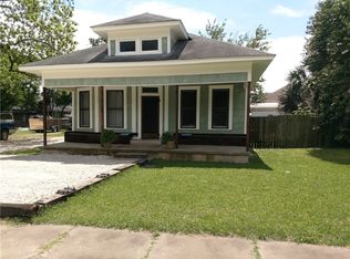 609 W 6th St, Taylor, TX 76574