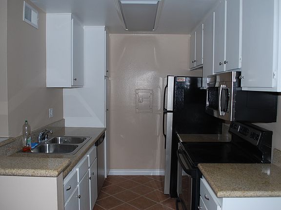4th image of 23515 Lyons Ave Unit 123