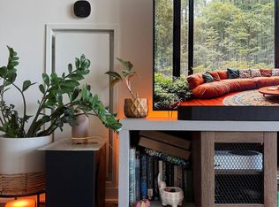 88 Park Lawn Rd #2015, Toronto, ON M8Y 0B5