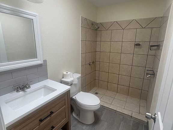 5th image of 838 E 34th St #2