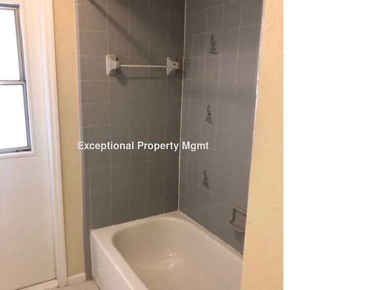 1715 SE 6th Ln — Photo 18