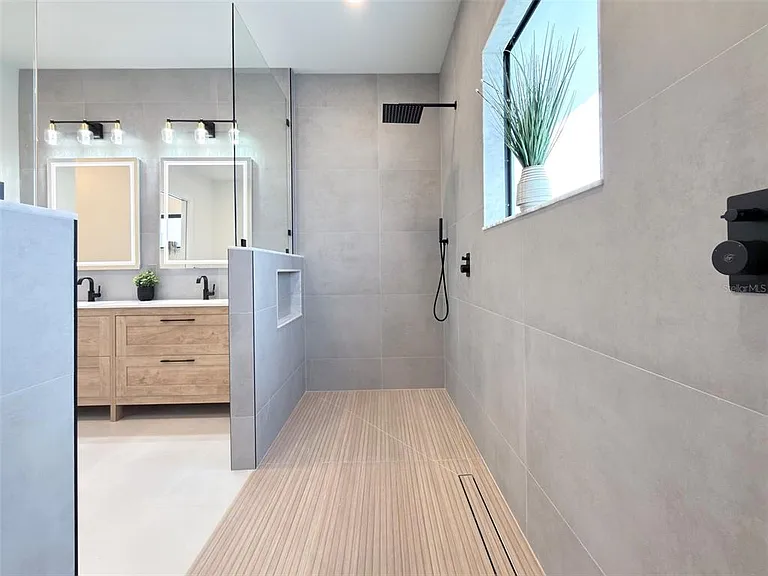 14671 Lillian Cir — Photo 11