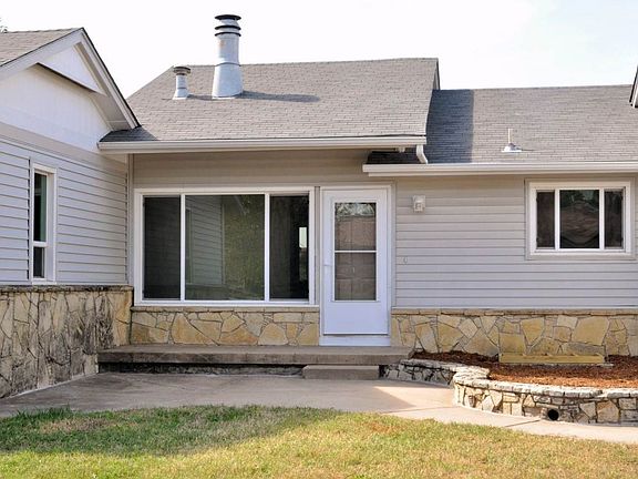 2nd image of 613 N Main St