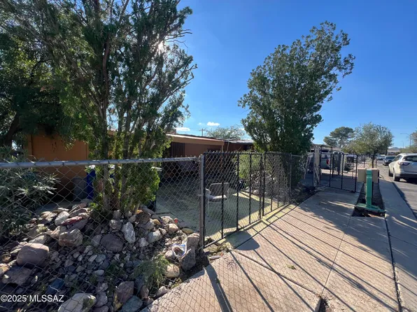 825 W Oahu Ln, Tucson, AZ 85756