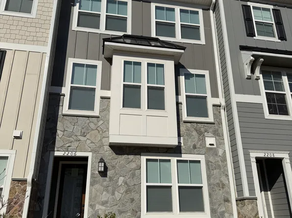 2206 Brindle Ln, Charlottesville, VA 22911