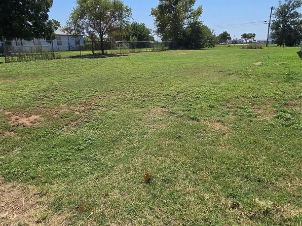 710 W Liveoak St #4, Altus, OK 73521