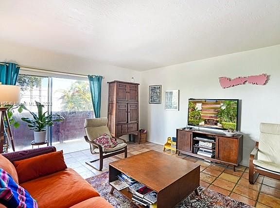 3rd image of 1205 Mariposa Ave APT 321
