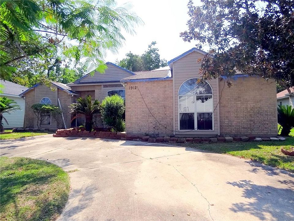 1st image of 1912 English Colony Dr
