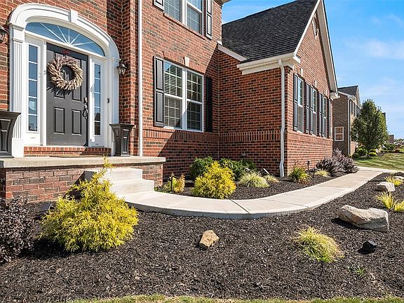 3rd image of 1099 Blackthorne Dr