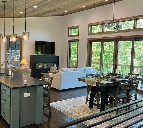 4th image of 748 Flat Branch Rd