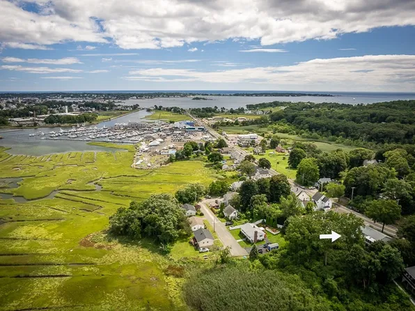 133 Essex Ave #A, Gloucester, MA 01930