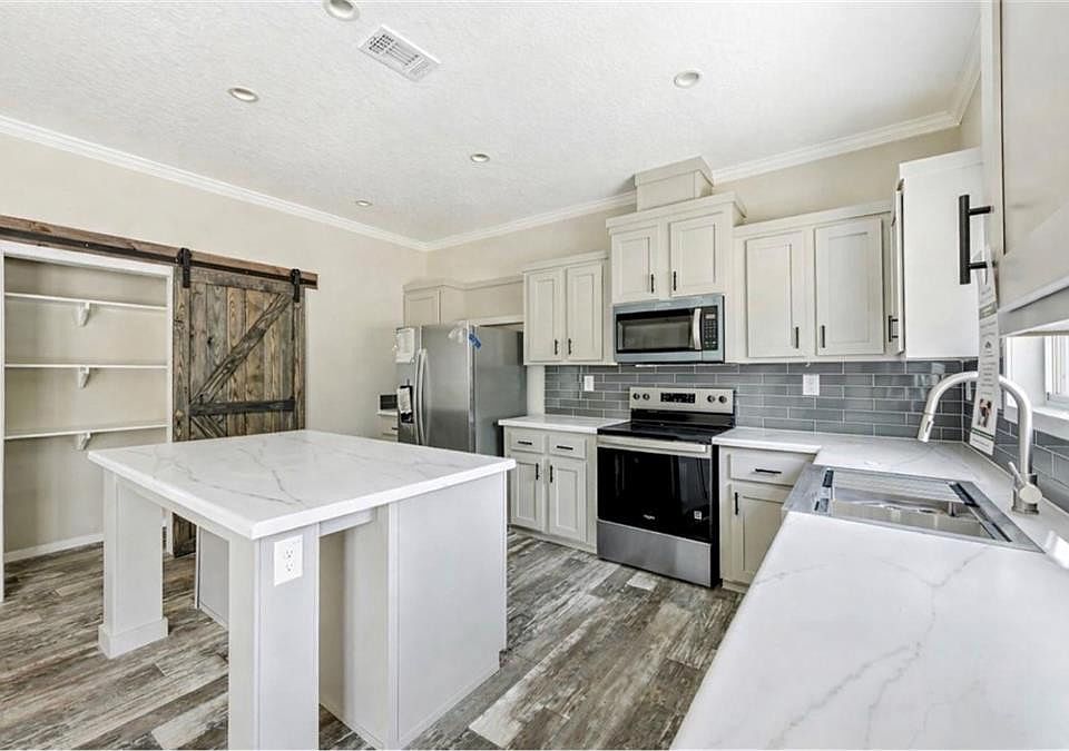 1st image of 25 College Cir