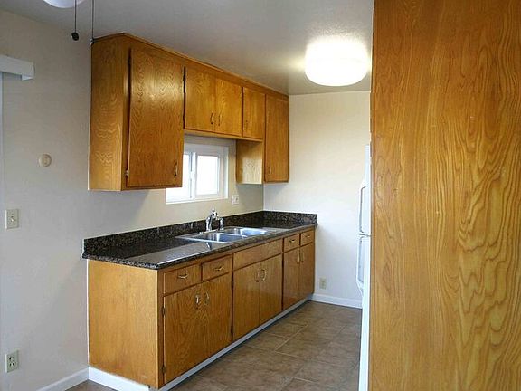 3rd image of 737 Golden Oak Ct APT 5