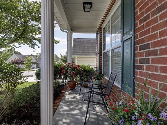 5th image of 305 Paulette Cir
