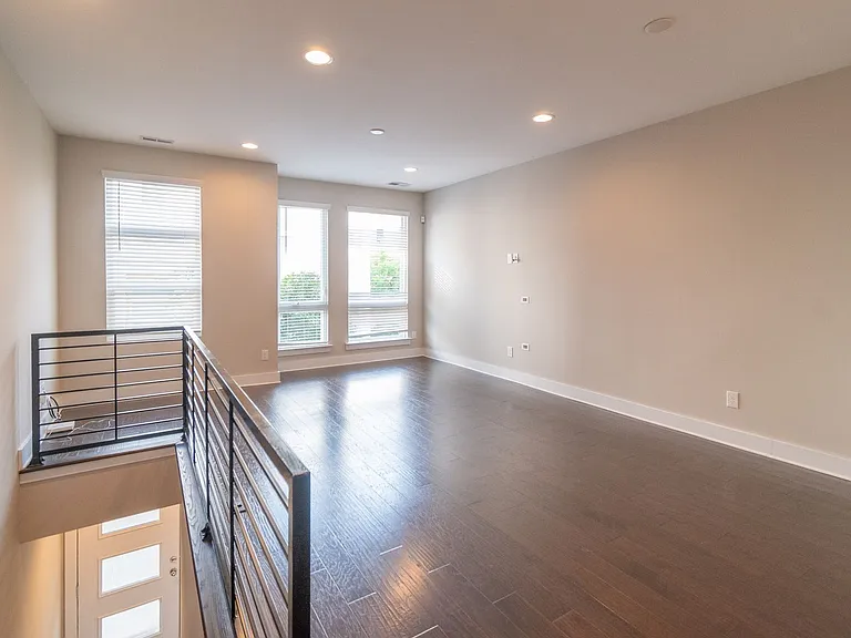 439 Southend Crossing Ln — Photo 7
