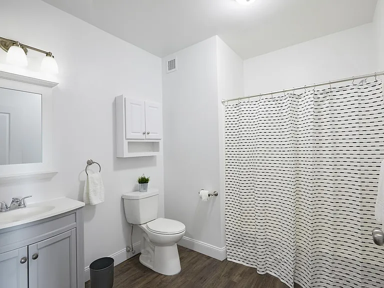 4-Bedroom , 2 Bathroom