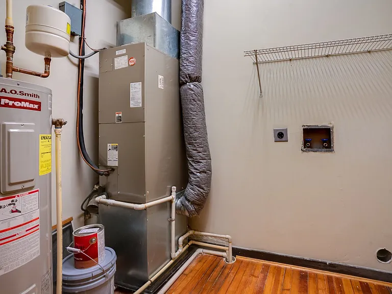913 Monmouth St #2A — Photo 20