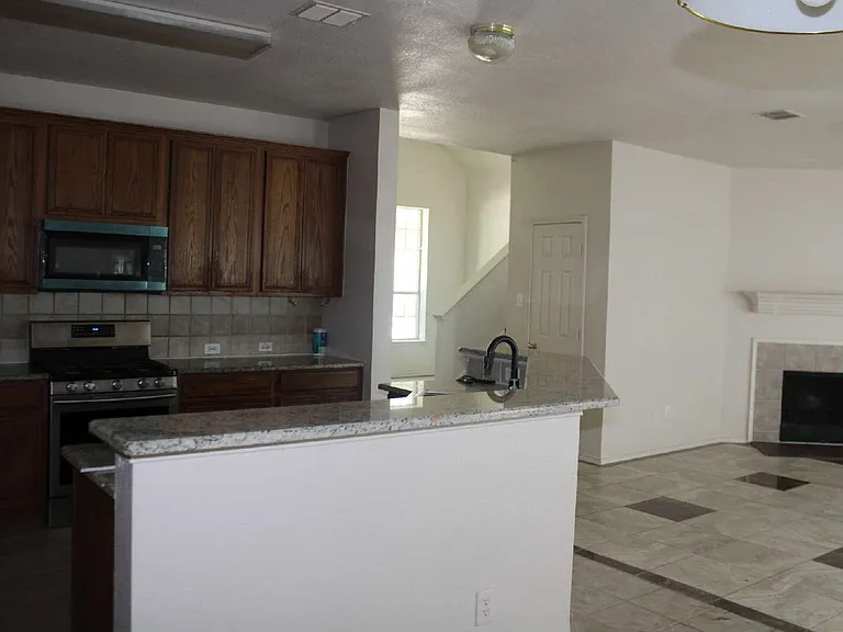 1608 Broadmoor Dr — Photo 5