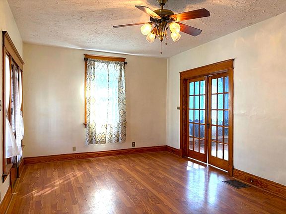 5th image of 240 Stokesay St