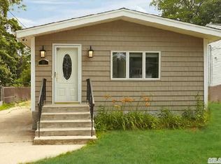 65 Hawthorne Ave, Babylon, NY 11704