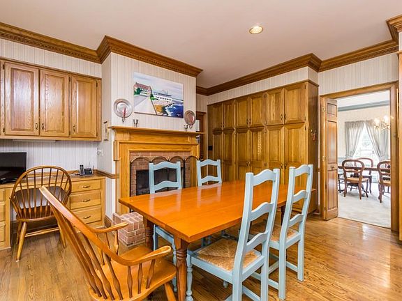 5th image of 445 Riverhill Dr