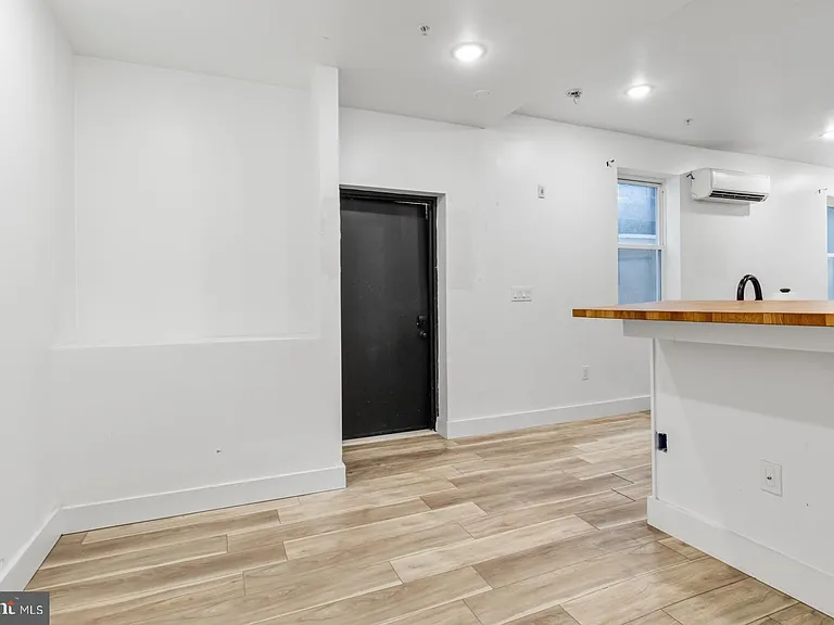 1153 N Front St #1R — Photo 13