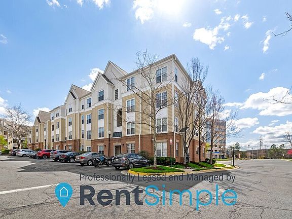 4th image of 2105 Highcourt Ln APT 401