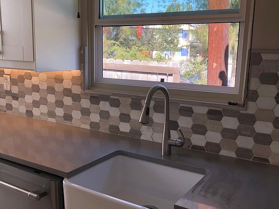 Farm sink, under cabinet lights, dimmers