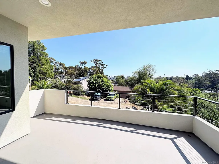 426 Sloane Ave — Photo 4