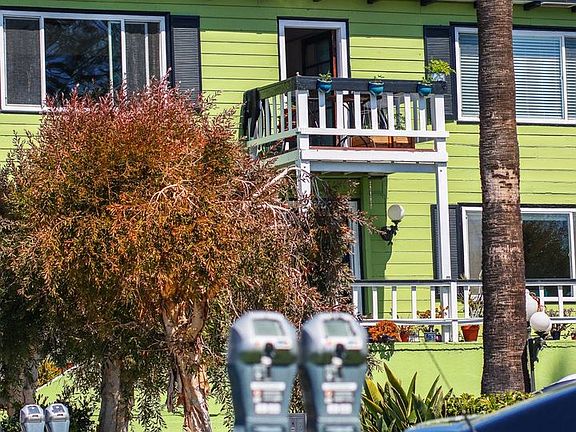 3rd image of 270 Cliff Dr #12
