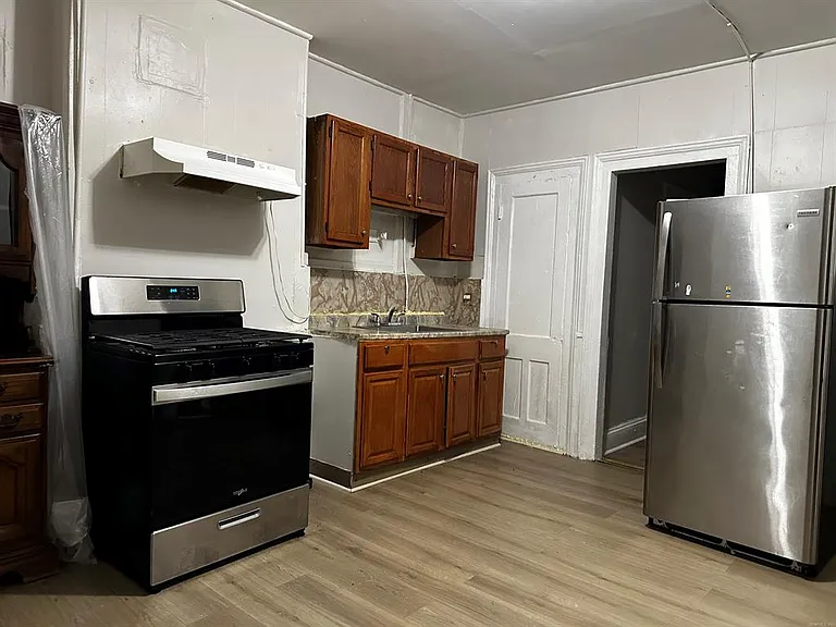 103 Catherine St #2 — Photo 16