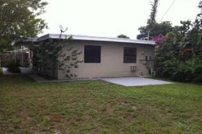 1621 NW 7th Ter #B — Photo 4