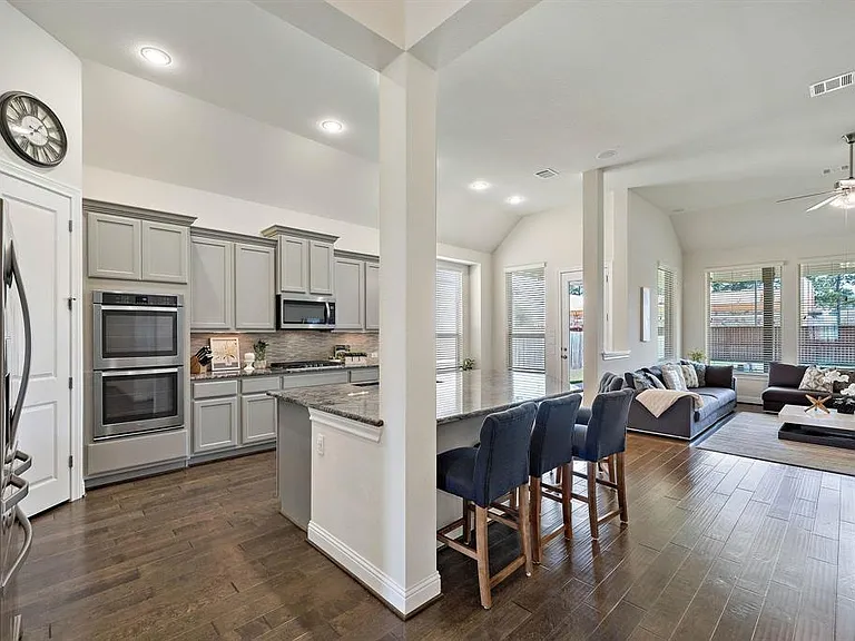 8915 Leaning Hollow Ln — Photo 4