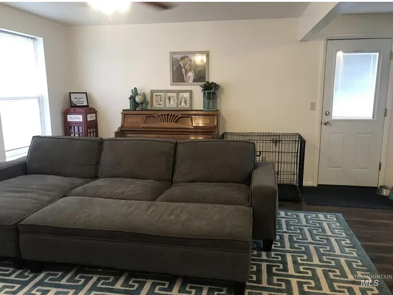 2233 S Euclid Ave — Photo 15