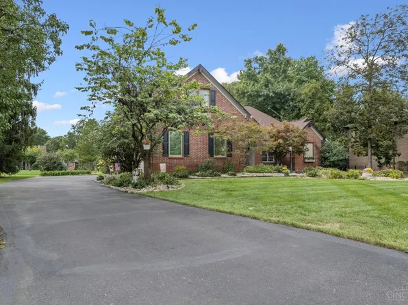 9570 Old Village Dr, Loveland, OH 45140