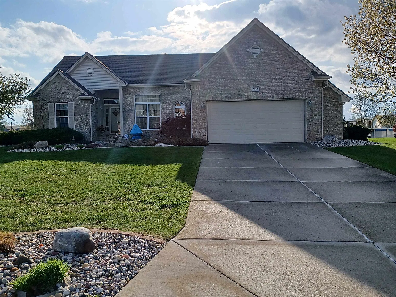 5039 Parkwood Ct photo 1