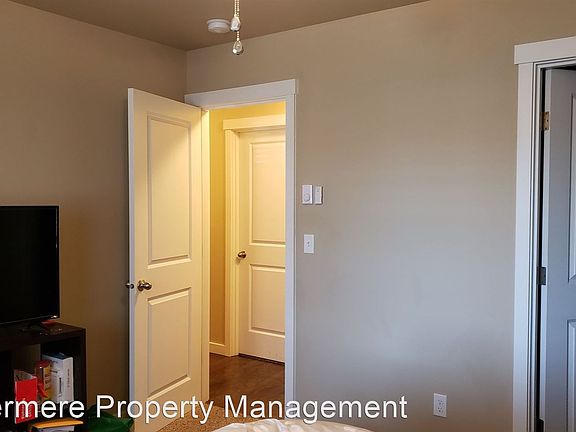 5th image of 3874 SE Castlewood Dr