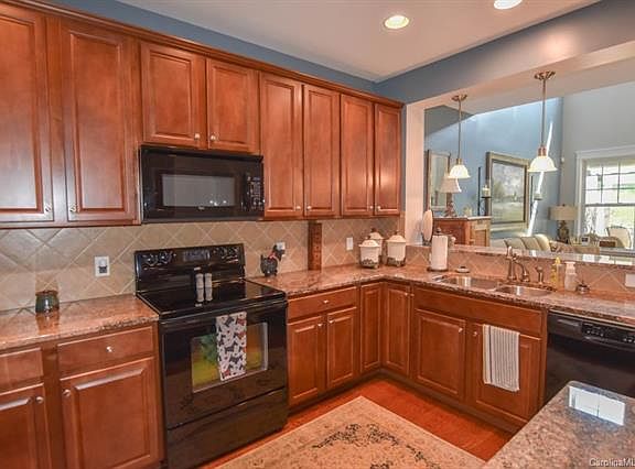 5th image of 1159 Crown Vista Dr