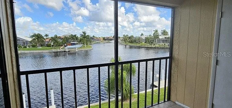 2 bed, 2.0 bath, 1044 sqft, $1,300 — Photo 3