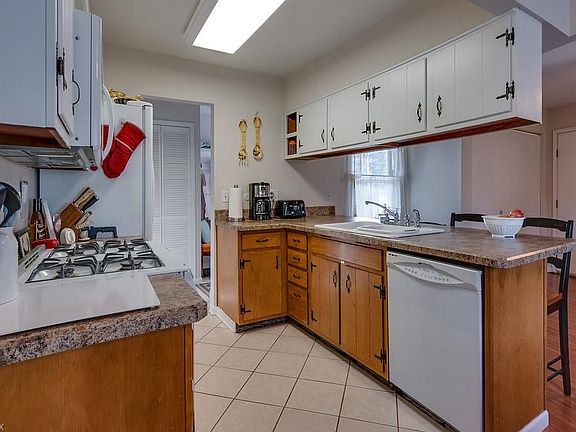 3rd image of 5520 Winfield Dr