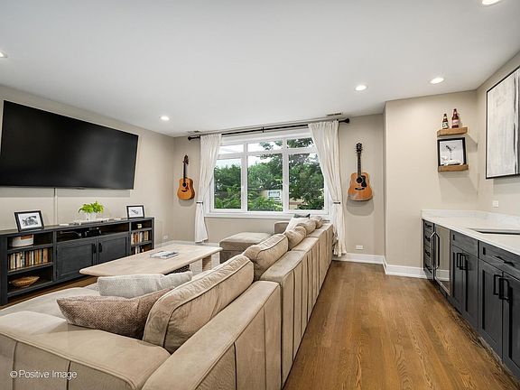 4th image of 3217 N Troy St #2S