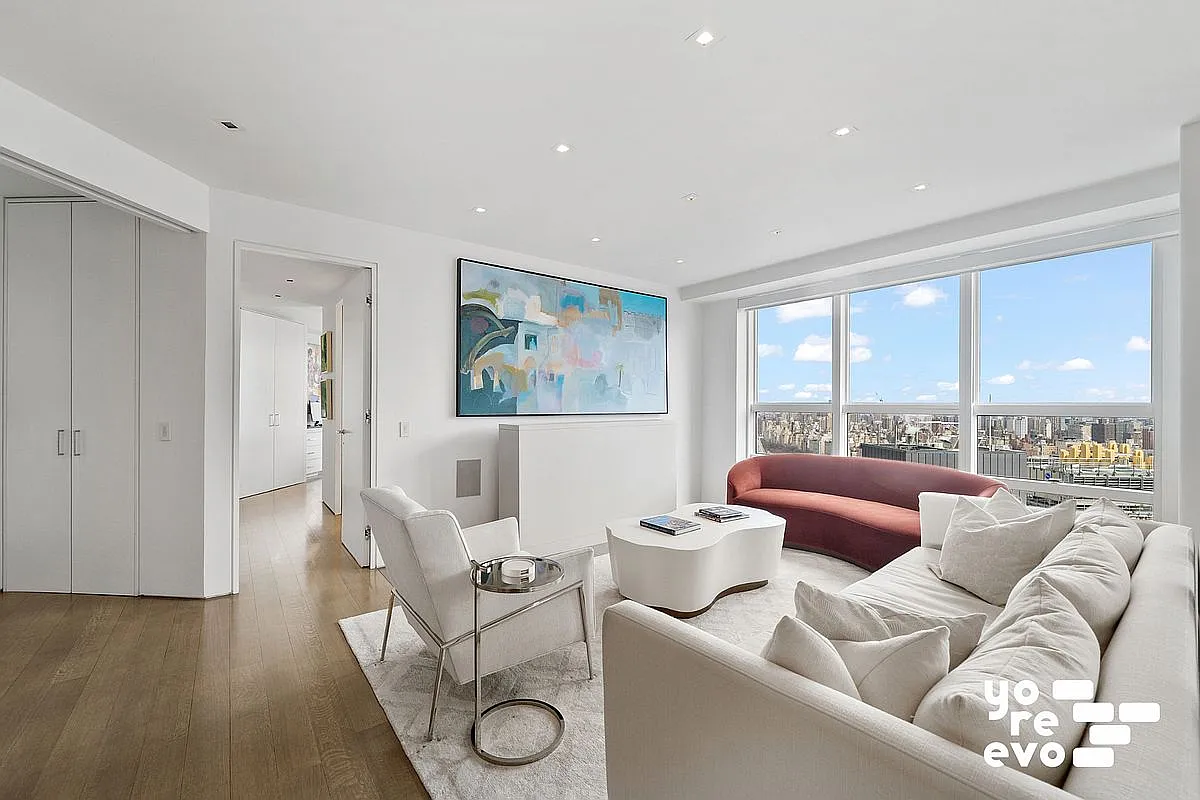 146 W 57th St APT 55A photo 1