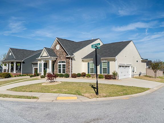 3rd image of 100 Fawn Hill Dr
