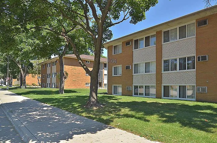 Lyndale Gardens — Photo 4