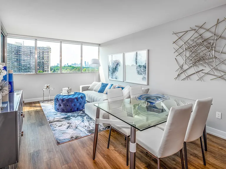1177 Bloor St — Photo 2