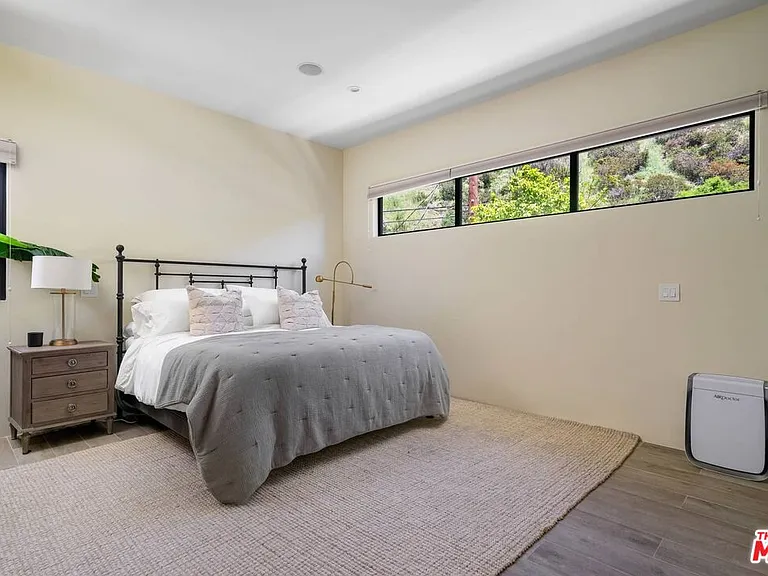 939 N Beverly Glen Blvd — Photo 9