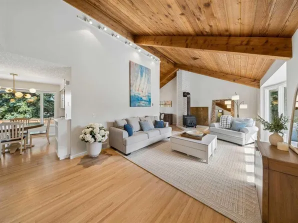 7 S Brookpark Bay SW, Calgary, AB T2W 2R7