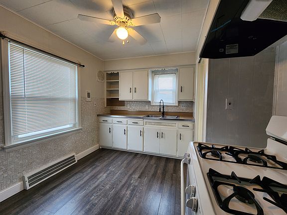 2nd image of 3156 W 137th St
